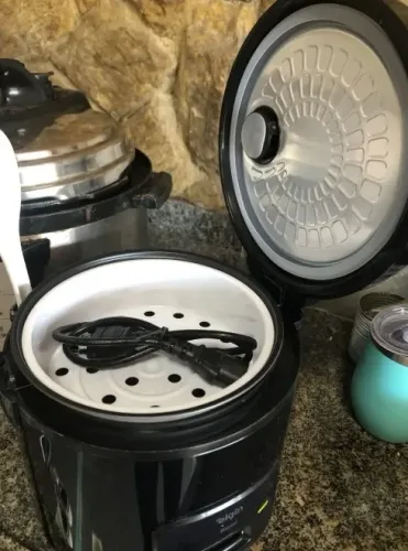 Panela Elétrica de Arroz Elgin Rizzo 5 Xícaras 400W Preta