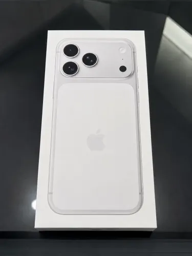 iPhone 17 pro Max LACRADO