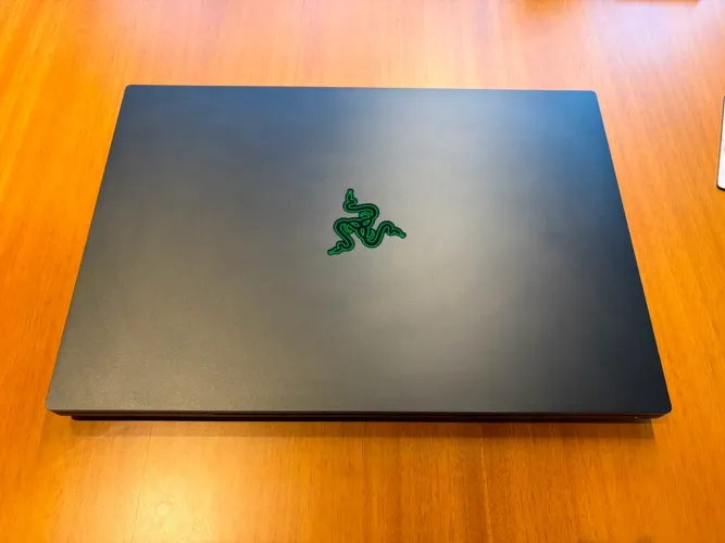 Razer Blade 16 i9 RTX 4070 - 16GB - 1TB - Tela QHD+ with 240 Hz AZERTY(francês)
