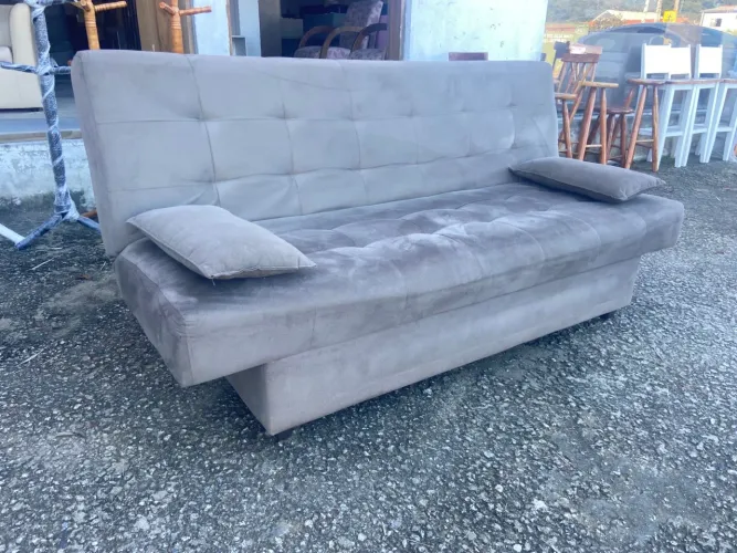 Sofa cama 3 posições em bom estado de conservação.