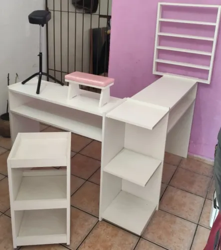 Conjunto de Móveis para Manicure com Mesa em L e Prateleira ? Negociável
