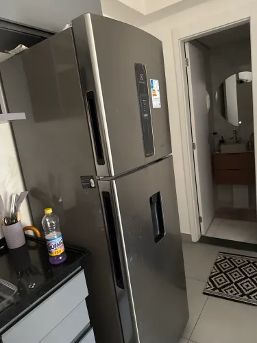 Geladeira Electrolux inox 3 meses de uso com água na porta