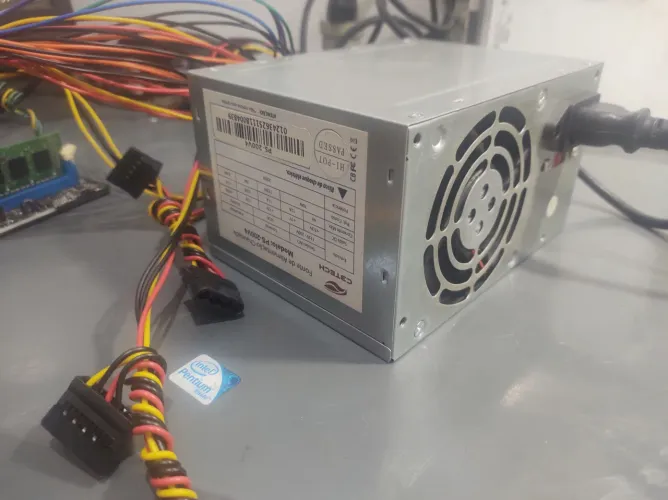 Fonte ATX pra computador.