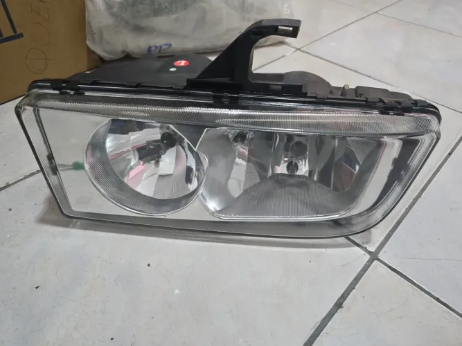 Farol Para Axor 2544 1933 2540 2831 2035 3344 2644 Esquerdo