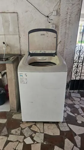Máquina de lavar roupa com defeito