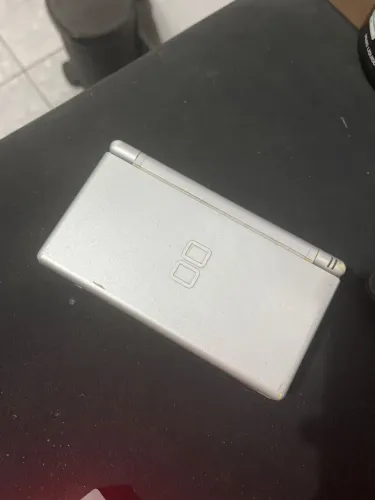 NITENDO DS LITE USADO ( VEM COM CARTUCHO R4+PENDRIVE+CARREGADOR)