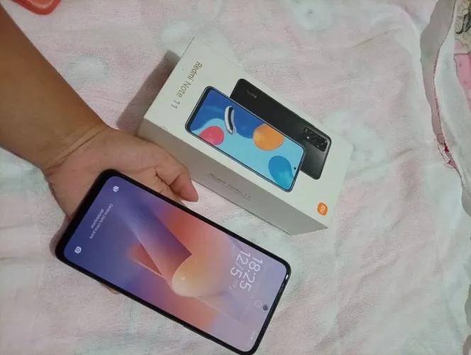 Vende-se redimi note 11 bem conservado, apenas com um defeito no botão da biometria. 128gb