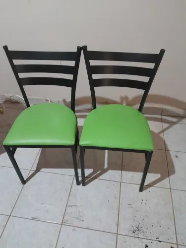 Cadeiras de ferro estofadas