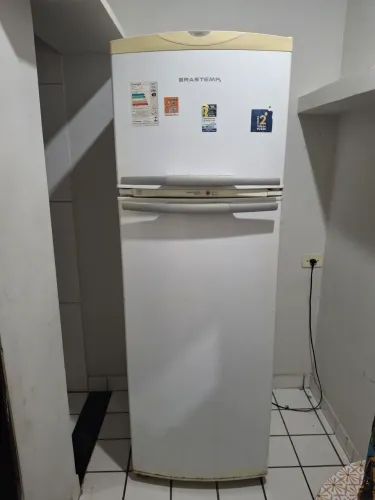 Geladeira Brastemp para retirada de peças