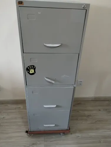 Arquivo de metal para pasta suspensa com suporte e rodinhas
