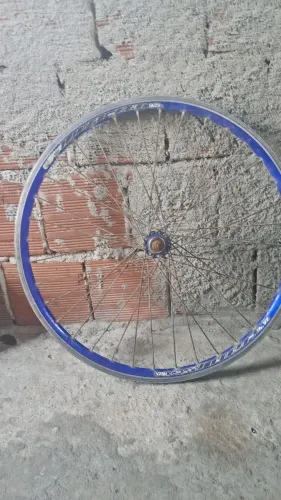 Bicicleta Duas jantes uma área e outra normal aro 26