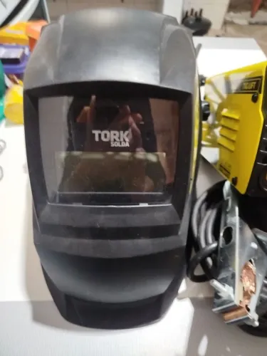 Kit de solda máquina inversora Tork profissional mais a máscara e lixadeira pequena.