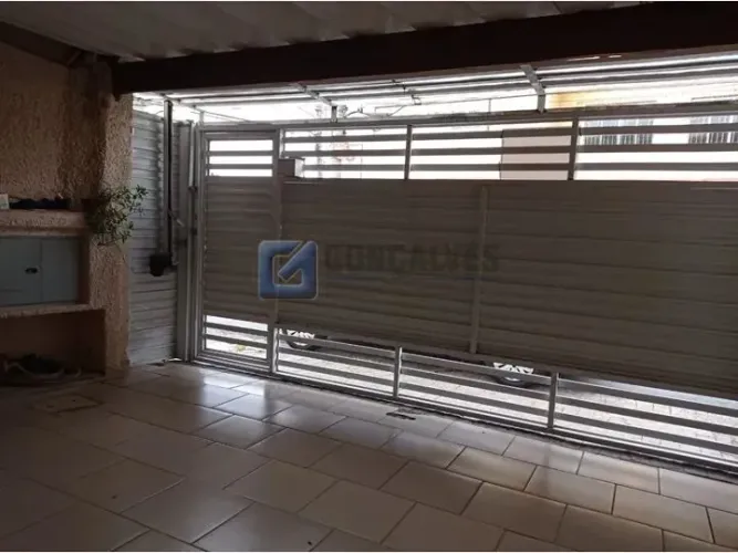 Sobrado Residencial com 2 Quartos, 2 Vagas e Fácil Acesso em Rudge Ramos, SBC