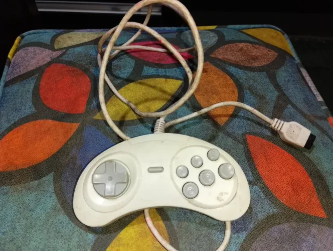 Controle Mega Drive com defeito