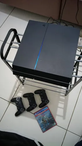 Play 4 zerado sem nenhum detalhe de uso