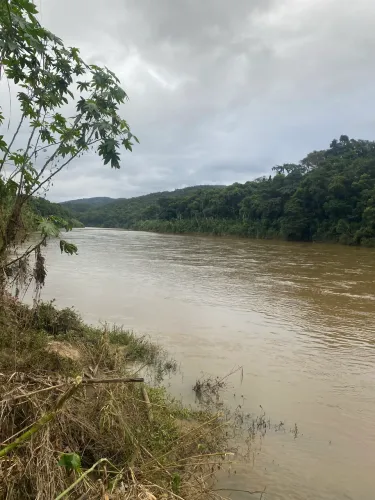 Terreno pra pescar beira do rio com cachoeira 