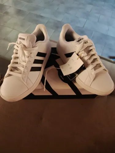 Tênis Adidas 