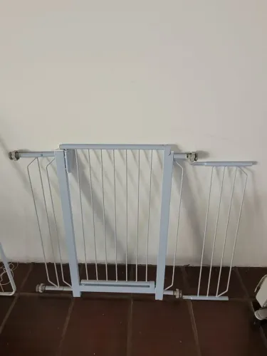 Grade divisória para cães ou crianças  de ferro esmaltado.