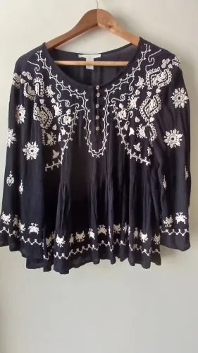 BLUSA BORDADA FOREVER 21