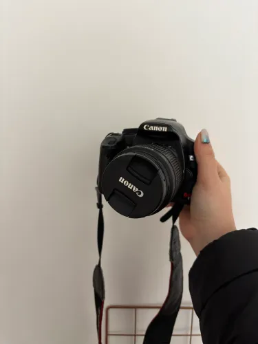 Canon EOS Rebel T1i + Lente 18-55mm + Grip de baterias