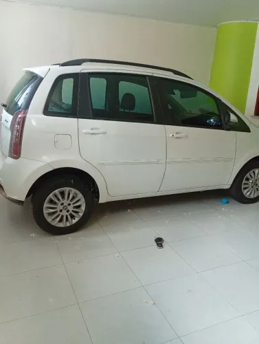 Fiat Idea Attractive 1.4 Fire Flex 8V 5P 2011