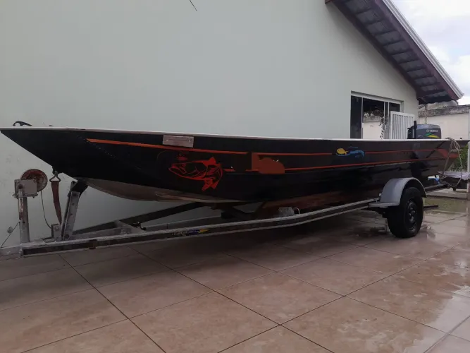 Barco semi chata 6m, motor yamaha 30hp e carreta rodoviária.