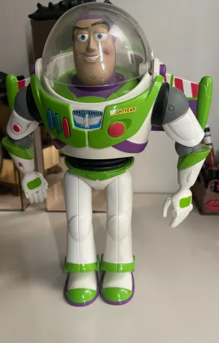 Boneco Buzz