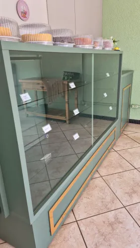Vendo Balcão MDF com Caixa. 