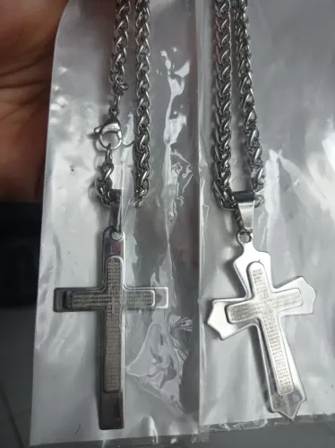 Cordão Cruz (Pai nosso)Prateado de Aço Cirúrgico (antialérgico)
