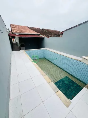 Casa com piscina na Praia de Mongaguá