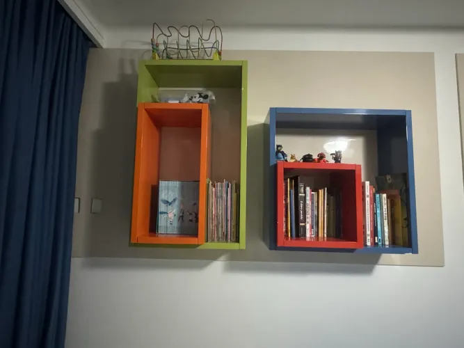 Painel decorativo com nichos , em laca colorido
