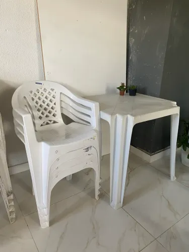 Mesa e 4 cadeiras
