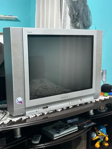 TV SEMP TOSHIBA COLOR STREAM leia o anúncio