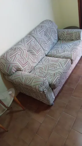 Conjunto sofá 2 e 3 lugares usado + 1 puff