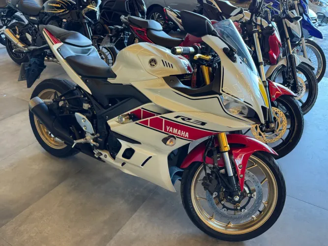 Yamaha R3 2023 série especial 