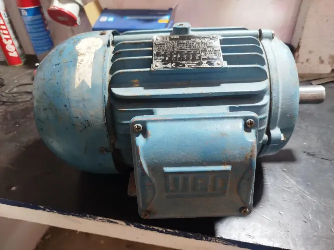 Motor elétrico trifásico Weg 5cv