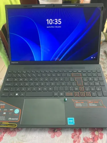 Vendo notebook marca positivo com um mês de uso, contato *94