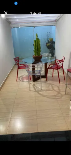 Mesa de vidro com 4 cadeiras