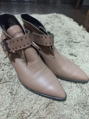 Bota couro tamanho 36
