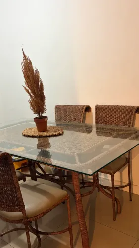 Mesa de janta 4 ou 6 lugares 