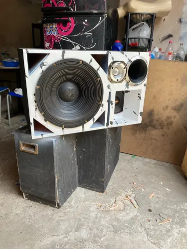 Caixa de som automotivo material todo profissional