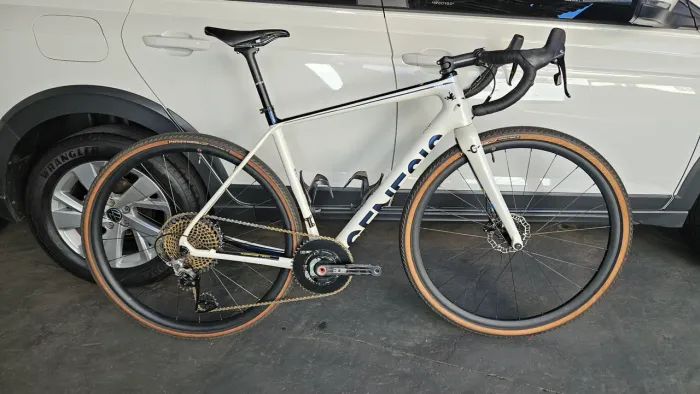 Gravel bike Carbono