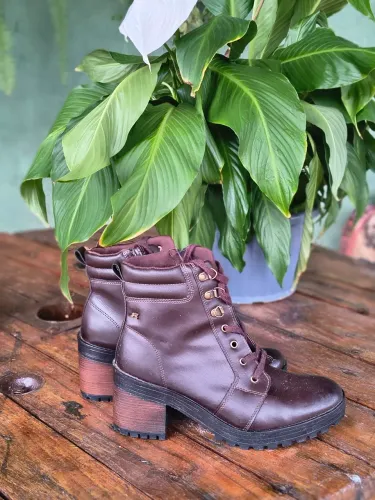 Bota de couro