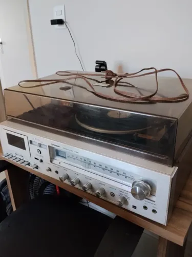 Som 3x1 Sharp SG 220 toca discos