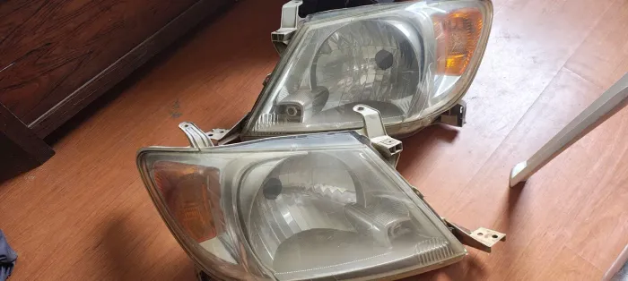 Farol Hilux 05/10 (original)