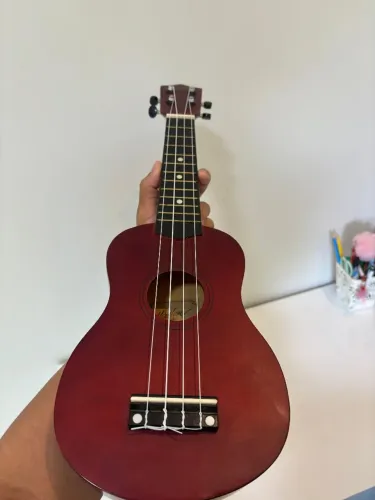 Ukulele marca kauthon seminovo