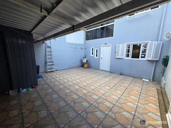 Sobrado à venda com 3 dormitórios, 2 vagas, Cidade Nova, Caxias do Sul, RS
