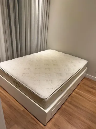 Colchão Casal Flex Madrid LFK Pillow Top - Seminovo, Quarto de Visita