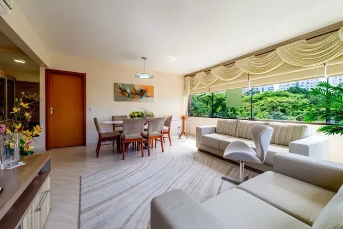 Apartamento para alugar no bairro Petrópolis com 3 dormitórios e 93 m² úteis.