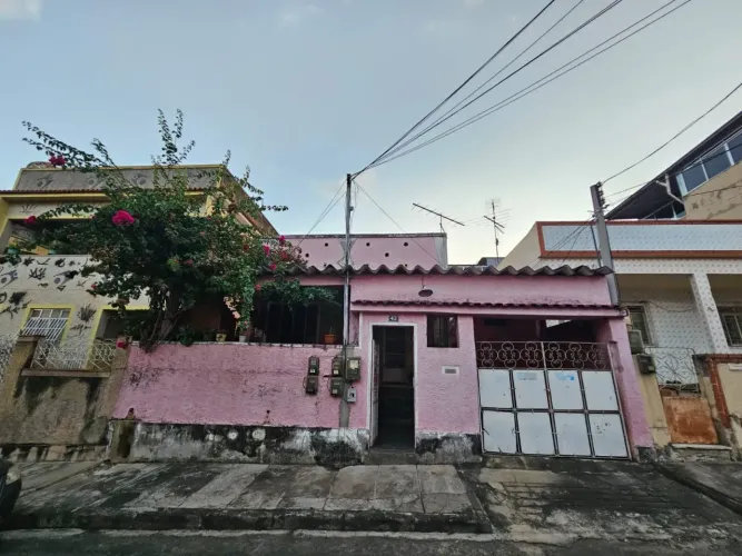 Vila com 3 casas a venda no Camarão, São Gonçalo.